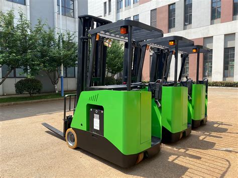 What is the difference between a stand up forklift and a reach forklift? - Senchi Machinery ...