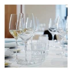 خمور و كاسات شامبانيا