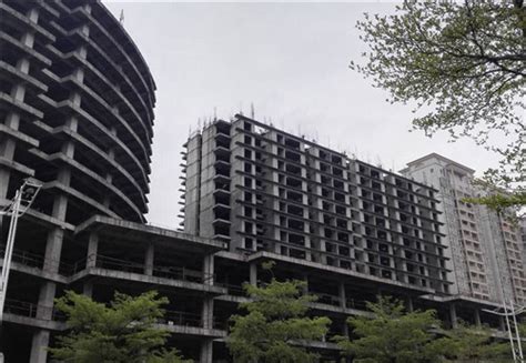 广州“悲催”的烂尾楼，165栋楼烂尾30年，如今已经变成“空城”_腾讯新闻