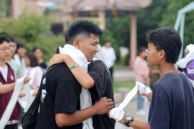 北京西藏中学学生喜迎藏历木马新年 _新闻--社会_ 光明图片