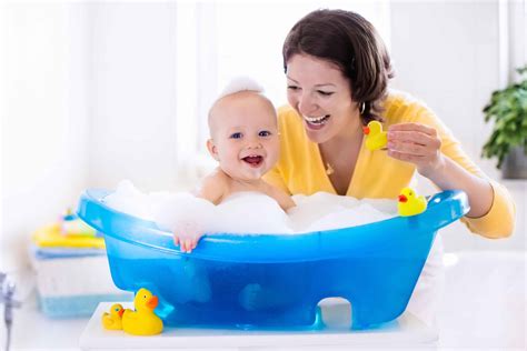 婴儿洗澡三个地方不能碰，再脏妈妈也不能洗！ - 育儿综合 - 蓝灵育儿网