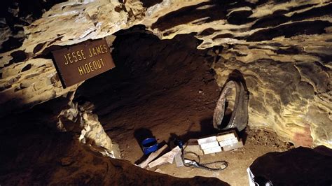 Following Tom Sawyer into Mark Twain Cave : Hannibal Missouri | Visions ...