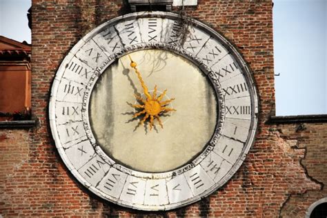 What is a sundial and how does a sundial work? | Twinkl