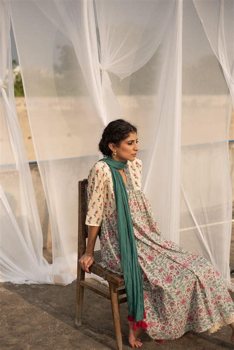 Amaira Jaal-Buti Suit Set