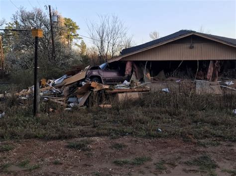 Vehicle crashes into building off State Highway 64 in Smith County