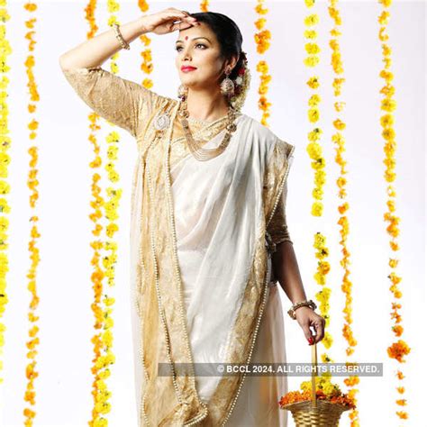 Shwetha Menon looks beautiful in a traditional South Indian saree as ...