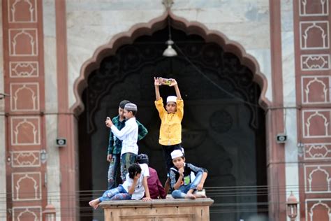 Jama Masjid comes alive with community Iftars after two years