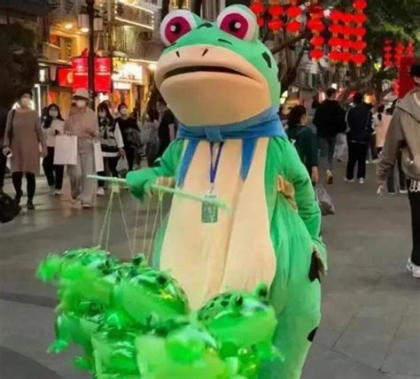 网红“卖崽青蛙”到底做错了什么？官方回应→_城管_徐志虎_上海市