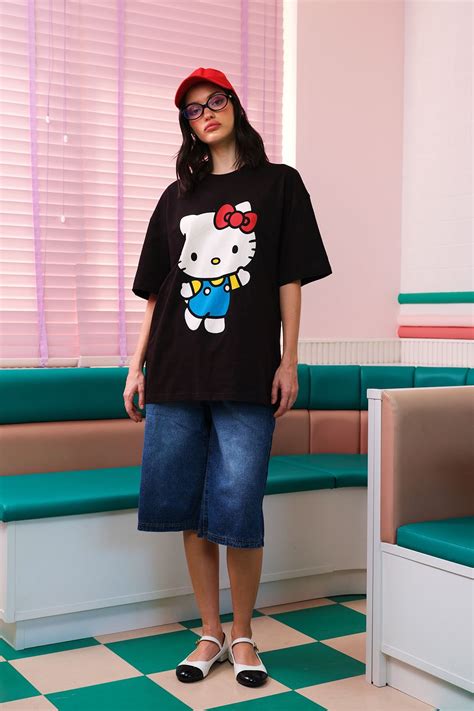 Buy Classic Hello Kitty Oversized T-shirt | BonkersCorner