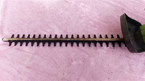 How to sharpen hedge trimmer blades | Top Ten Reviews