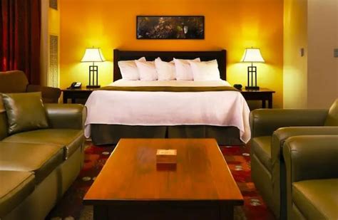 Hotel The Star Trek - USS Enterprise Room at the Itty Bitty Inn, North ...