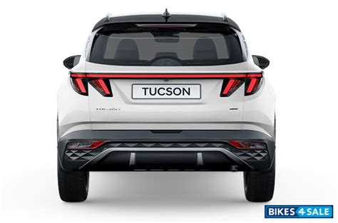 Hyundai Tucson 2.0L Signature Dual Tone Petrol AT price, specs, mileage ...