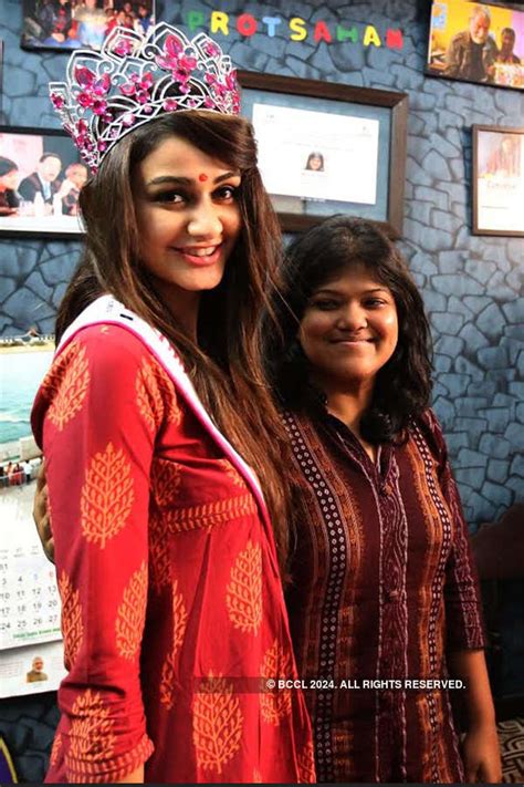 Miss India Aditi Arya with her father, Devinder Arya - Photogallery