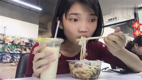 23岁广州打工妹月薪8000，不交朋友没对象，看到她的生活：难怪了