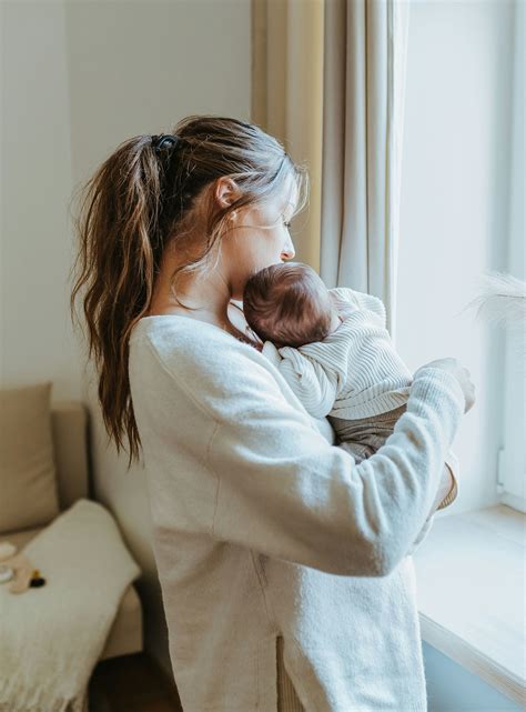 The truth about post-pregnancy hair loss (+ expert tips to handle it ...