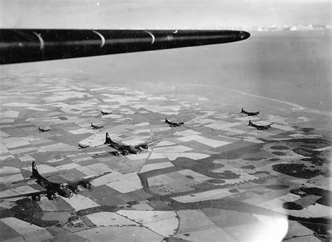 The B-17 Flying Fortress in 26 Images | War History Online