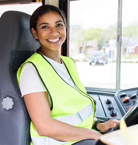 Local Train Ladies Coach 的图像结果