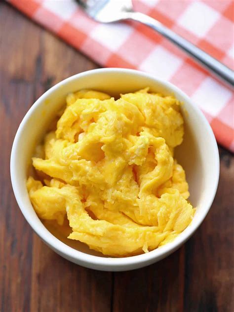 Fluffy Microwave Scrambled Eggs - Healthy Recipes Blog