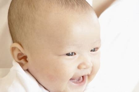 图解0到1岁宝宝每月发展进程，你家宝宝达标了吗？