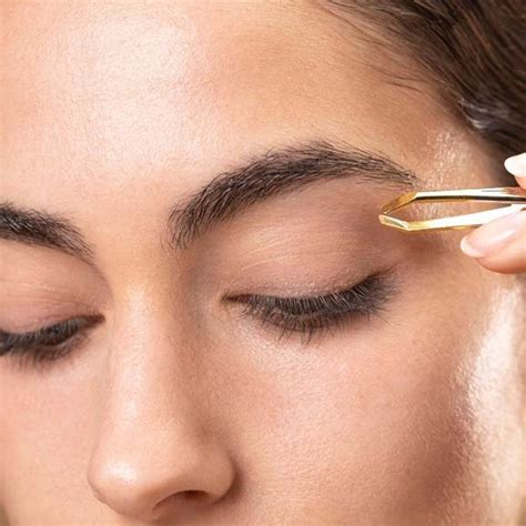 Eyebrow Pencil Guide: How to Use an Eyebrow Pencil for Defined Brows