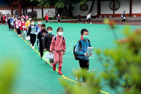 四川泸州：33万余名学生开学-人民图片网