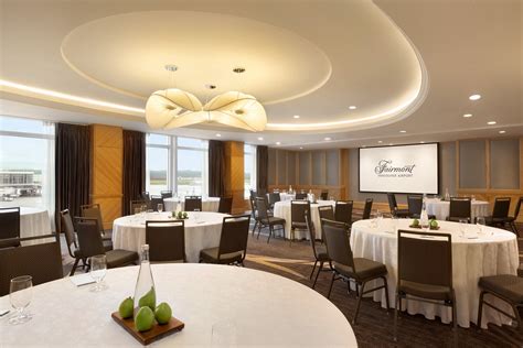 Accommodations | Fairmont Vancouver Airport Hotel
