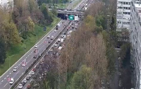Chain collision near the Sava Center, collapse on the highway - B92
