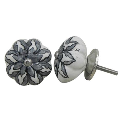 Grey Dahlia Knob
