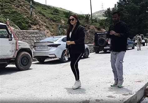 Huma Qureshi visits Nathatop, Patnitop, clicks selfies with tourists
