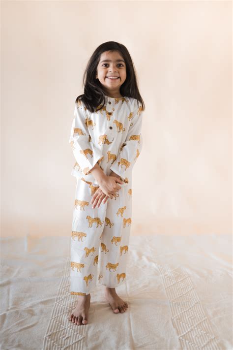 Klingaru Night Suit - White Cheetah