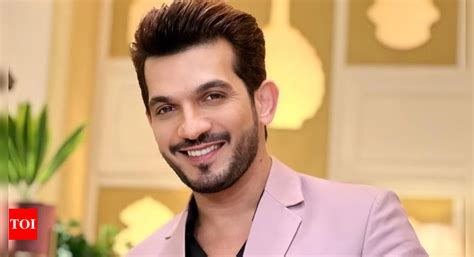Arjun Bijlani falls prey to cybercrime; writes 'Credit card hacked and ...