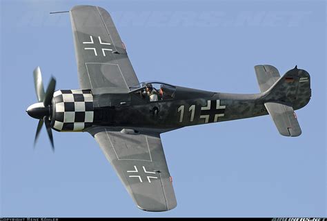 Asisbiz Airworthy Fw 190A 8N warbird marked as 1.JG1 White 11 550476 01