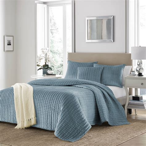 solid blue quilt - Interior Design Renovation Ideas — RenoGuide Australian