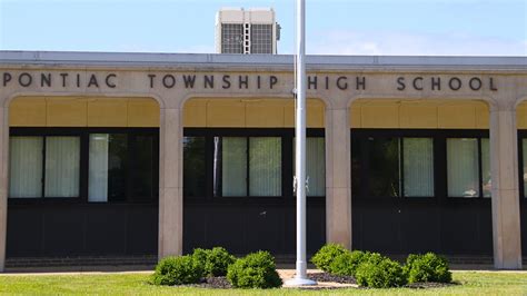 Pontiac school building mobile network for students