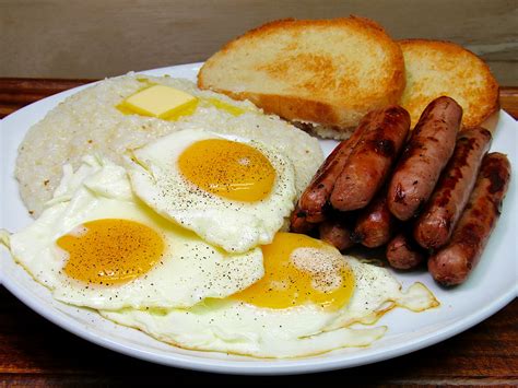 Irish Sausages, Sunny Eggs, Italian Oven Toast and Buttery Grits : r ...