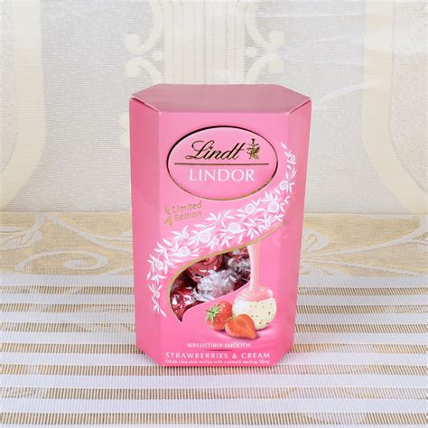 Box of Lindt Lindor Strawberries and Cream Chocolate – Chocolate ...