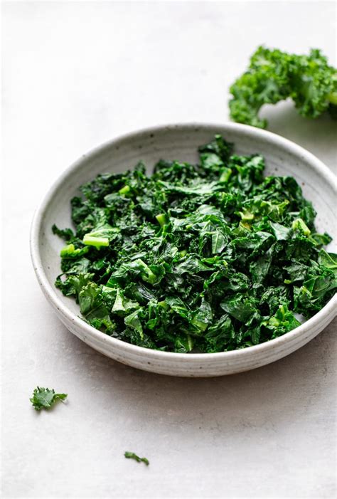 Savory Sauteed Kale (Quick & Easy Recipe) - The Simple Veganista