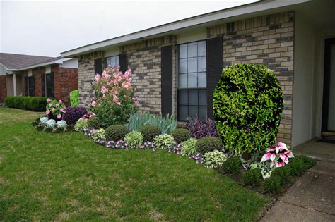 ranch house front landscaping