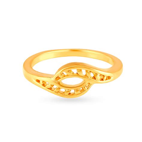 Leaf Pattern Sleek Gold Finger Ring
