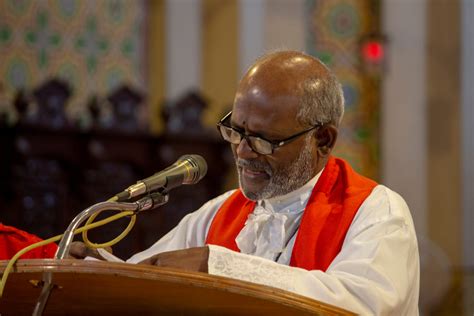 What is the Difference Between a Pastor and a Priest? - Online Christian Colleges