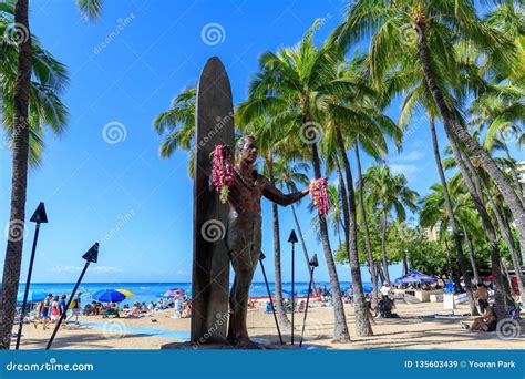 Duke Kahanamoku Iconic Statue at Waikiki Beach, Honolulu, Hawaii ...