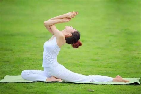 教你练习瑜伽的基本姿势