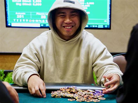 Event 28: William Wang Knocks Out a Player to Burst the Money Bubble | Seminole Hard Rock ...