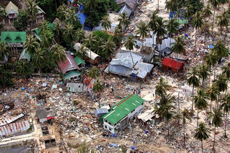 File:Tsunami 2004 aftermath. Aceh, Indonesia, 2005. Photo- AusAID ...