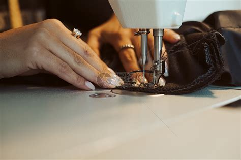女裁缝缝纫机上工作高清图片下载-正版图片300072049-摄图网