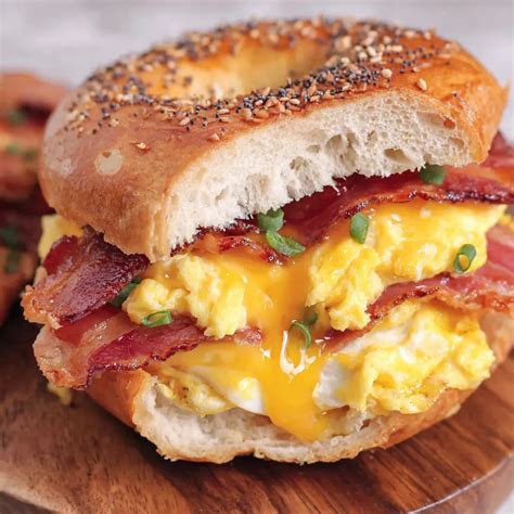 Hearty Breakfast Bagel with Bacon and Egg - LiLi Cooks