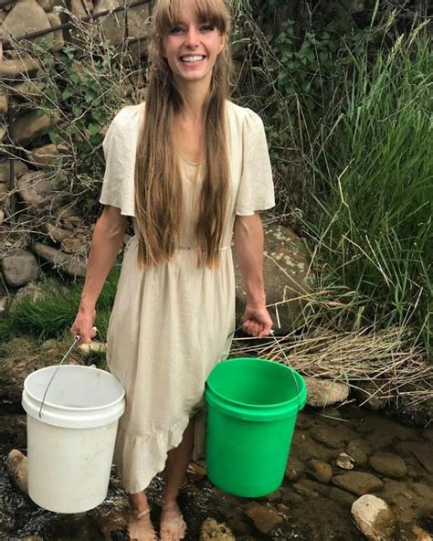 'Ridiculous tradwife': Influencer accused of scamming followers for ...
