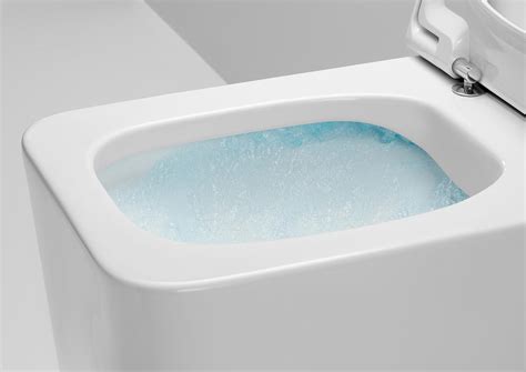 Cleaning the toilet is easy with the Rimless models | Roca India Bathrooms