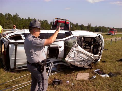 NCOs rescue mom, child from wreck | Article | The United States Army