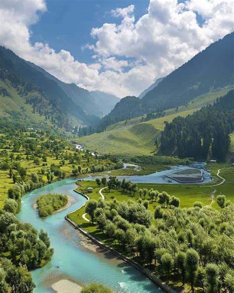 Let's Travel India on Twitter: "Paradise of India🍁 Betaab Valley ...